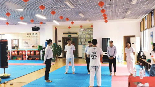 新时期教育工作者 合格的教育服务者与文化传播者