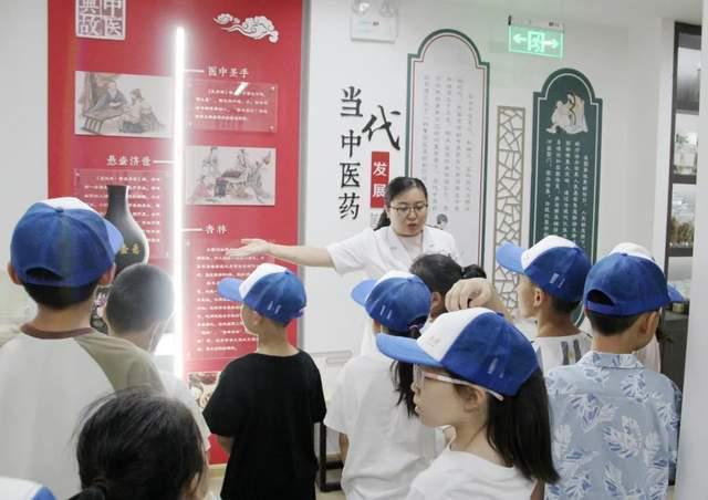 德州市中医院“中医药文化服务月”开启青少年文化教育新课堂